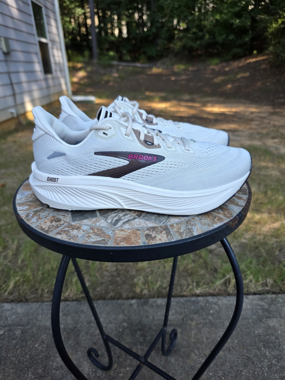 Brooks Ghost 18 1204821B107 White Running Shoes Sneakers Women Sz 9.5 B Worn 5x